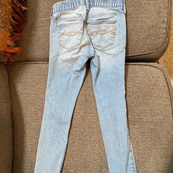 Abercrombie Kids mid rise pull on Jean jegging size 5/6 new condition - Picture 3 of 4
